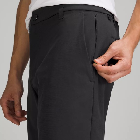 MEN’S Lululemon Commission Classic-Fit Pant in Obsidian - Picture 2 of 3